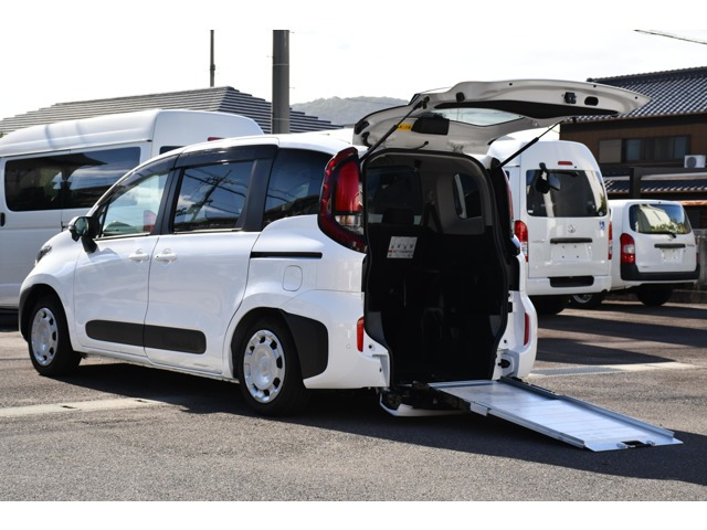 シエンタ1.5 X ウェルキャブ 車いす仕様車 タイプI 助手席側セカンドシート付