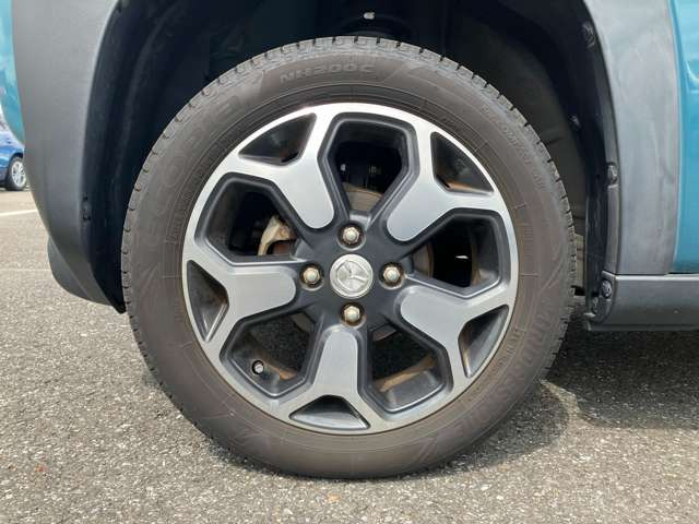 �}�c�_�̃Z���^�[�L���b�v��������A���~�z�C�[���ɁABRIDGESTONE�����ECOPIA�̕��������܂ꂽ�^�C���̑����ł��BCARGO����X�̓O�ꂵ���i���Ǘ��ƃT�|�[�g�̐��̂��ƁA���S���Ă���������