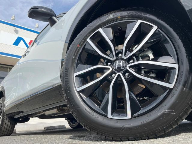 �y����18�C���`�A���~�z�C�[���z�O�ςɃ}�b�`���������A���~�z�C�[���𑕒����Ă���܂��B�e��ЊO�A���~�z�C�[����A�X�^�b�h���X�^�C�����戵�����Ă���܂��B���񂲑��k����������