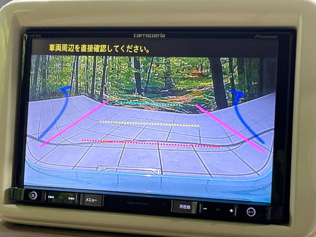 【バックカメラ】駐車時に後方がリアルタイム映像で確認できます。大型商業施設や立体駐車場での駐車時や、夜間のバック時に大活躍!運転スキルに関わらず、今や必須となった装備のひとつです!