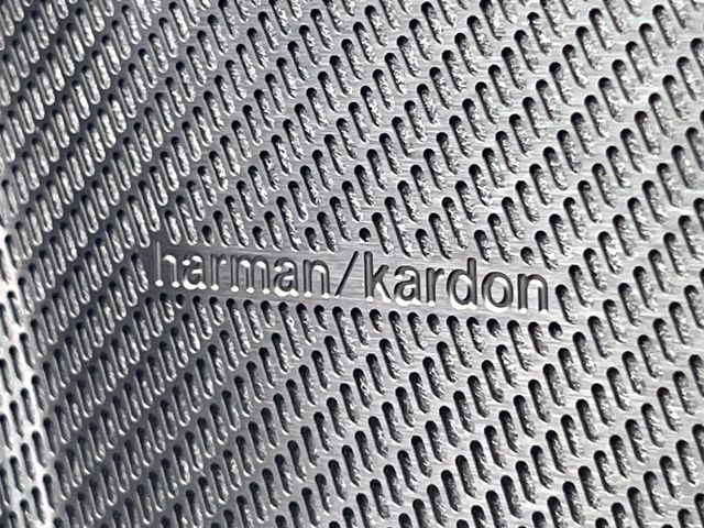��harman/kardon�T�E���h�V�X�e��:�I�[�f�B�I��僁�[�J�[����|����v���~�A���X�s�[�J�[�𑕔��B�����̃X�s�[�J�[����A���̗������܂ŕ����鍂�i���ȉ��y�����y���݂��������܂��B