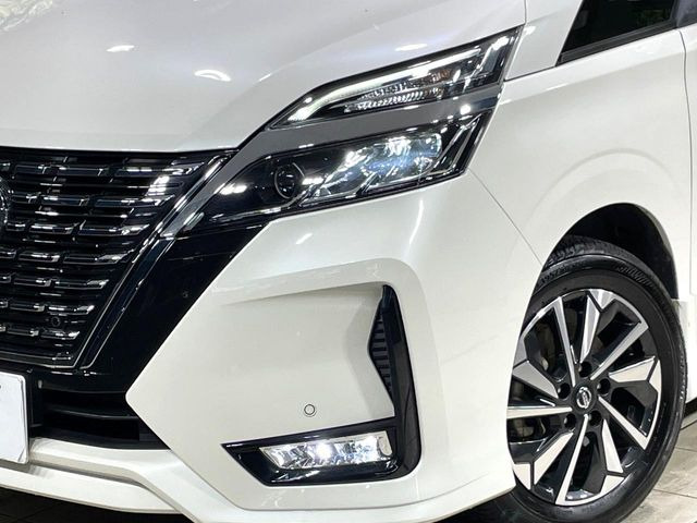 【シーケンシャルターンランプ付きLEDヘッドライト】人気の『流れるウィンカー』付きのLEDヘッドライトを装備♪高級感はもちろん、点灯時は存在感たっぷりで他車からも認識されやすく安心です。