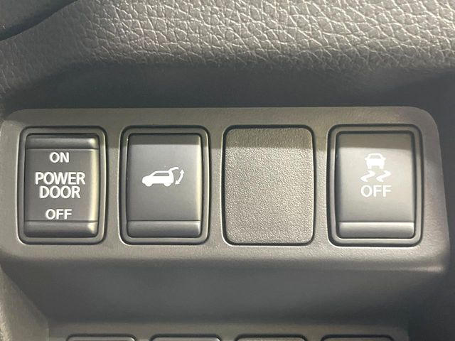 【パワーバックドア】スマートキーや運転席のボタンを押すだけでリアゲートが自動で開閉します!荷物を持っている時や、高い位置にあるバックドアを閉める際に便利な機能です♪