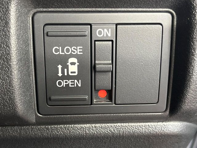 【パワースライドドア】スマートキーや運転席のスイッチでスライドドアの開閉が可能♪電動だから力を入れてドアを開ける必要が無く、小さいお子様でも、重い荷物を持っている時もラクに開け閉めできます♪