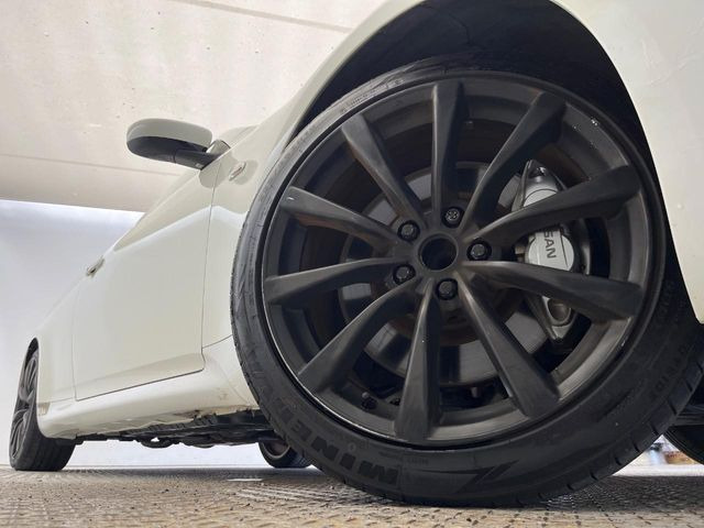 �y19�C���`�A���~�z�C�[���z�O�ςɃ}�b�`�����A���~�z�C�[���𑕒����Ă���܂��B�e��A���~�z�C�[����A�X�^�b�h���X�^�C�����戵�����Ă���܂��B���񂲑��k����������
