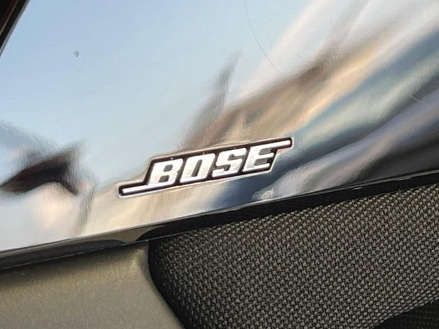 �yBOSE�T�E���h�V�X�e���z���[�J�[�I�v�V�����̍��i�ʃT�E���h�V�X�e���𓋍ځB��p�̃`���[�j���O���{���ꂽ�召�l�X�ȃX�s�[�J�[����Ǖi�ȃT�E���h�V�X�e�����t�ł��A�Տꊴ���ӂ�鉹����Ԃ����o���܂��B