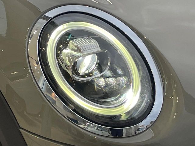 ��LED�w�b�h���C�g:��ԑ��s�����ǍD�Ȏ��E���m�ۂ����S���ĉ^�]�ł��鍂�P�xLED�w�b�h���C�g�𑕔�!�_�����x�������A����d�͂��}�����Ă��܂��B
