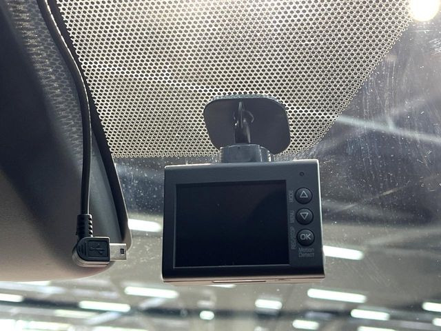 【ドライブレコーダー】ドライブレコーダー装備!走行中はもちろん、あおり運転や事故に遭遇した際、映像で記録し、万一のリスクに備えます。※記録用SDカードはお客様ご自身でご準備いただく必要があります。
