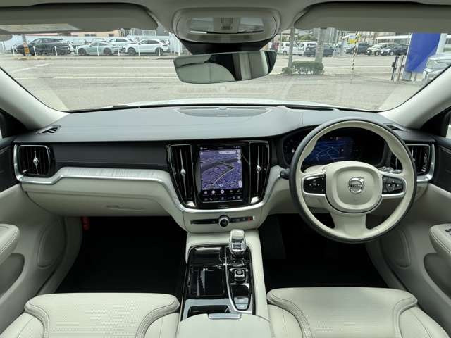 V60ウルトラ T6  AWD プラグインハイブリッド 4WD