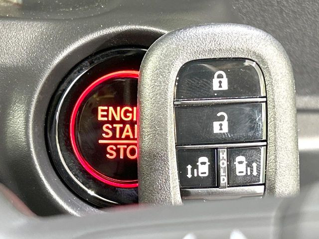 �yHonda�X�}�[�g�L�[�z�J�o����|�P�b�g�ɓ��ꂽ�܂܂ł��h�A�̎{���E�������\�ȃX�}�[�g�L�[�𑕔��B�G���W���̃I���E�I�t�����J�M�����o���K�v����������Ƃ��Ă��֗��ł���