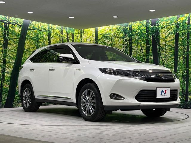 高透明度のガラス皮膜で撥水はもちろん、上質なツヤ・光沢を実現。紫外線や酸性雨から大切な愛車を保護し、色あせ・劣化を防止。「弾スプラッシュコート」、「弾プリミッサコート」からお選びいただけます。