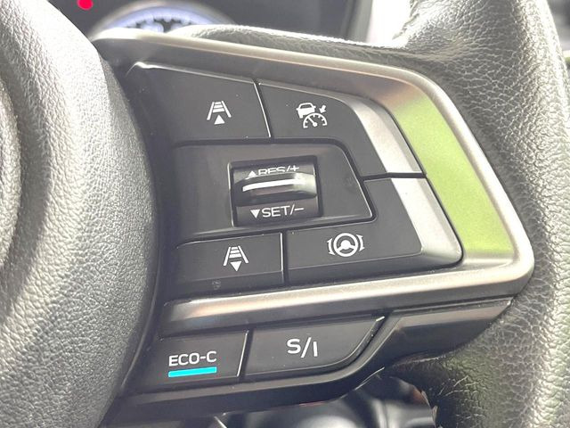 【全車速追従機能付クルーズコントロール】高速道路での長距離走行が楽に!!自動で速度を保つクルーズコントロールが、衝突軽減システムと連携し、前方の車両を感知して車間を保つように速度調節してくれます!!