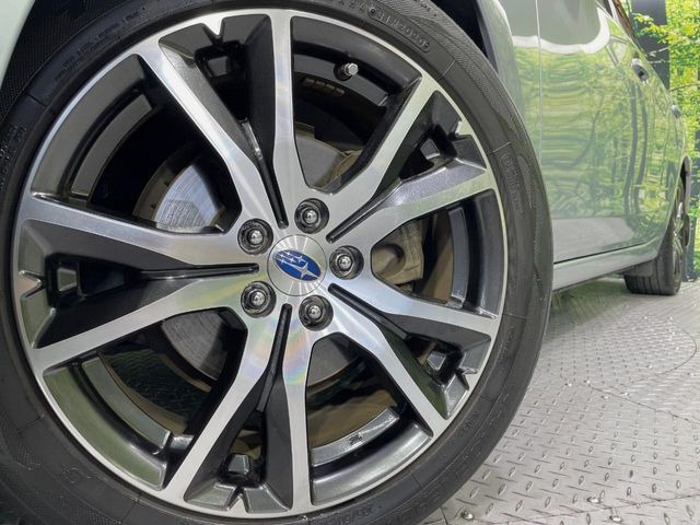 �y����17�C���`�A���~�z�C�[���z�O�ςɃ}�b�`���������A���~�z�C�[���𑕒����Ă���܂��B�e��ЊO�A���~�z�C�[����A�X�^�b�h���X�^�C�����戵�����Ă���܂��B���񂲑��k����������