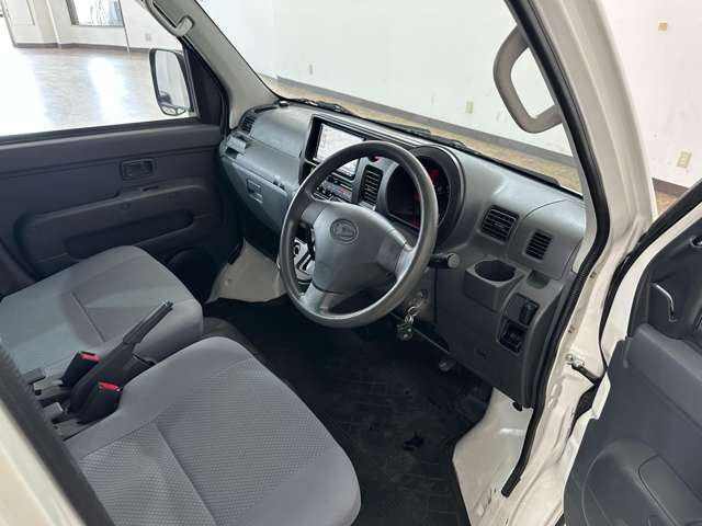 �c�Ǝ��Ԃ͒�10�������8���ƂȂ��Ă���܂��B���������R�[�q�[��W���[�X�����p�ӂ��Ă��҂����Ă���܂�����x���͐��j���ł��B