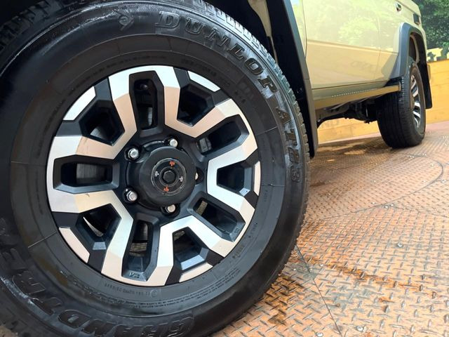 �y����16�C���`�A���~�z�C�[���z�O�ςɃ}�b�`���������A���~�z�C�[���𑕒����Ă���܂��B�e��ЊO�A���~�z�C�[����A�X�^�b�h���X�^�C�����戵�����Ă���܂��B���񂲑��k����������