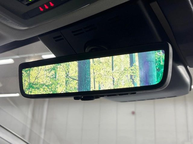 【デジタルインナーミラー】後席の大きな荷物や同乗者で後方が確認しづらい時でも安心!カメラが撮影した車両後方の映像をルームミラー内に表示。クリアな視界で状況の確認が可能です!