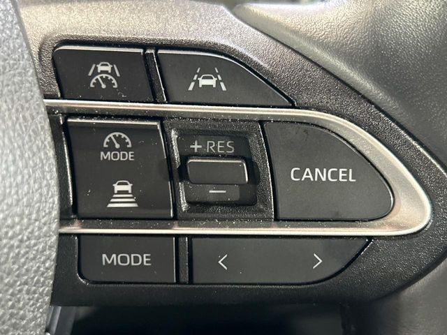 【レーダークルーズコントロール】高速道路での長距離走行が楽に!!自動で速度を保つクルーズコントロールが、衝突軽減システムと連携し、前方の車両を感知して車間を保つように速度調節してくれます!!