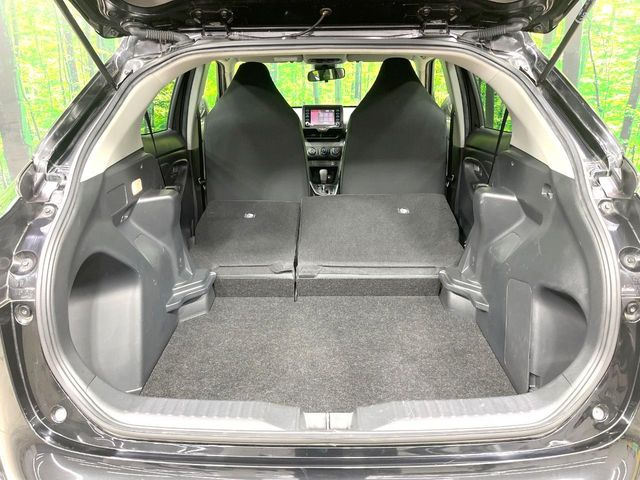 普段のお買い物や通勤、送迎等に十分な荷室スペースを確保しております。セカンドシートを倒すと、大きな荷物の積載も可能です♪