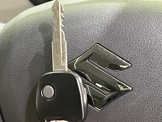 【キーレス】少し離れた場所からでもボタン一つでドアの開錠・施錠ができるのでとっても便利!ドアの鍵穴周りに傷をつけることもありません♪
