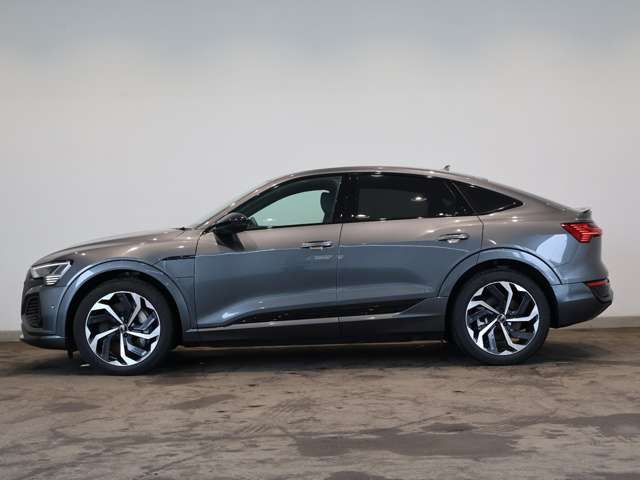 Q8スポーツバック e-tron55 クワトロ Sライン 4WD