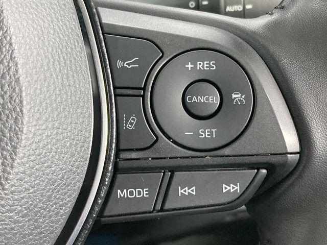 【レーダークルーズコントロール】高速道路での長距離走行が楽に!!自動で速度を保つクルーズコントロールが、衝突軽減システムと連携し、前方の車両を感知して車間を保つように速度調節してくれます!!