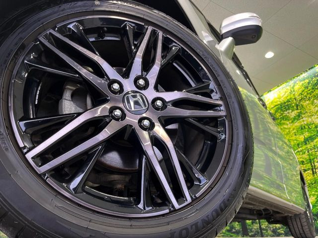 �y����18�C���`�A���~�z�C�[���z�O�ςɃ}�b�`���������A���~�z�C�[���𑕒����Ă���܂��B�e��ЊO�A���~�z�C�[����A�X�^�b�h���X�^�C�����戵�����Ă���܂��B���񂲑��k����������