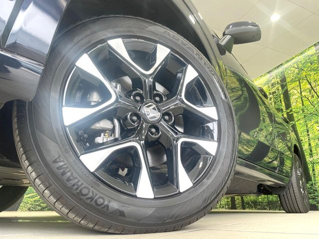 �y����18�C���`�A���~�z�C�[���z�O�ςɃ}�b�`���������A���~�z�C�[���𑕒����Ă���܂��B�e��ЊO�A���~�z�C�[����A�X�^�b�h���X�^�C�����戵�����Ă���܂��B���񂲑��k����������