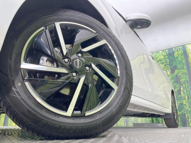 �y�����A���~�z�C�[���z�O�ςɃ}�b�`���������A���~�z�C�[���𑕒����Ă���܂��B�e��ЊO�A���~�z�C�[����A�X�^�b�h���X�^�C�����戵�����Ă���܂��B���񂲑��k����������