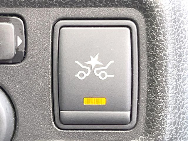 【エマージェンシーブレーキ】走行中に前方の車両等を認識し、衝突しそうな時は警報とブレーキで衝突回避と被害軽減をアシスト。より安全にドライブをお楽しみいただけます。