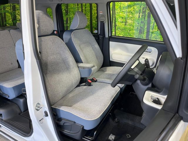 運転席シート廻りは使用感も少なく、良好な状態となっています。丁寧に使われていたことがよくわかりますね。