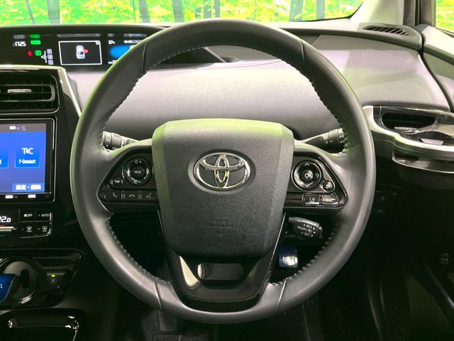 【純正革巻きステアリング】上質な革を使用することで、手にしっかり馴染みとても運転しやすいハンドルです♪