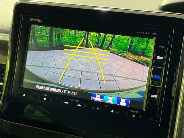 【バックカメラ】駐車時に後方がリアルタイム映像で確認できます。大型商業施設や立体駐車場での駐車時や、夜間のバック時に大活躍!運転スキルに関わらず、今や必須となった装備のひとつです!