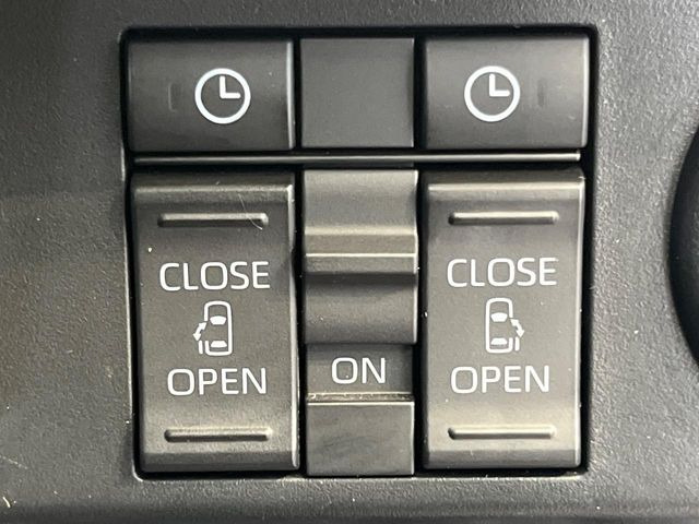 【両側パワースライドドア】スマートキーや運転席のスイッチで後席両側スライドドアの開閉が可能♪電動だから力を入れてドアを開ける必要が無く、小さなお子様でも簡単に開け閉めでき快適です♪