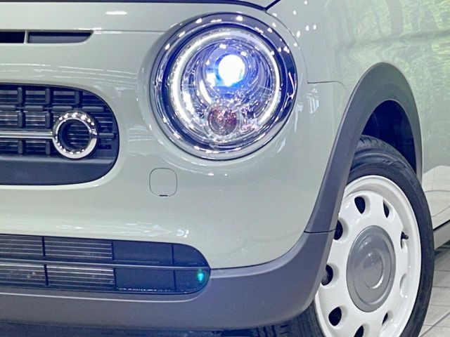 【LEDヘッドライト】悪天候や夜間走行時も良好な視界を確保し安心して運転できる高輝度LEDヘッドライトを装備!点灯速度が早く、消費電力も抑えられています。