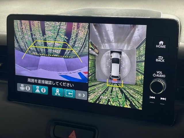 【マルチビューカメラシステム】専用のカメラにより、上から見下ろしたような視点で360度クルマの周囲を確認することができます☆死角部分も確認しやすく、狭い場所での切り返しや駐車もスムーズに行えます。