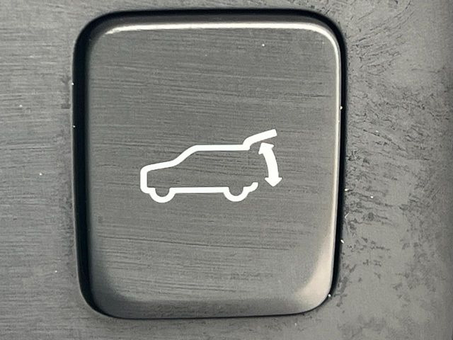 【パワーバックドア】スマートキーや運転席のボタンを押すだけでリアゲートが自動で開閉します!荷物を持っている時や、高い位置にあるバックドアを閉める際に便利な機能です♪