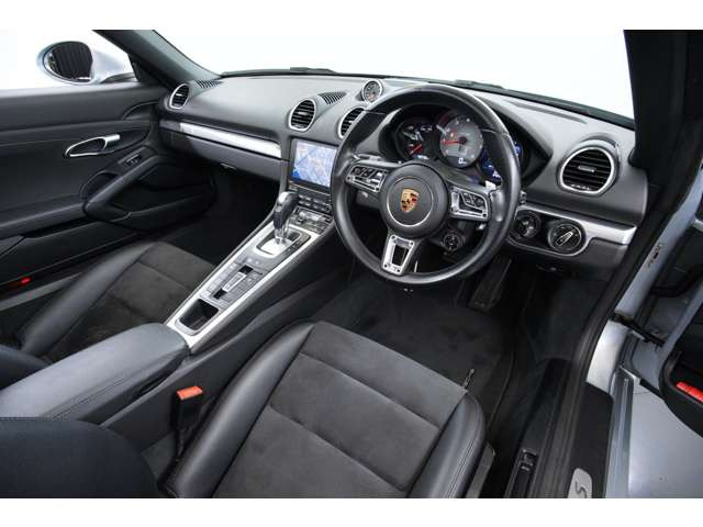 2.5L �����Ό�4�C���^�[�{�𓋍ڂ�350�n�́A420�g���N�𔭐�������G���W���͒����ł��\���Ɏg�������G���W���ł��B