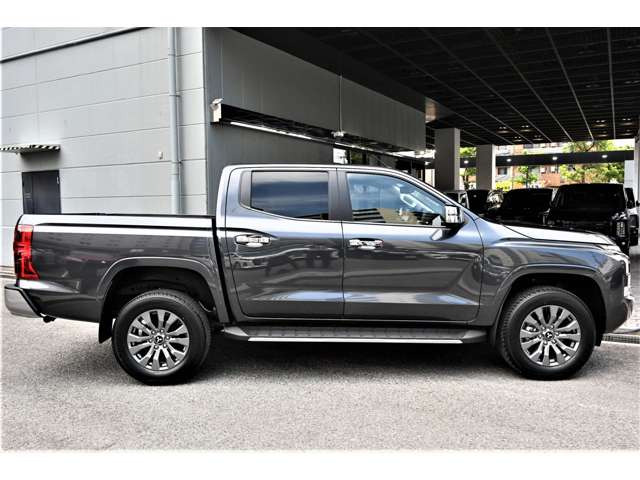 トライトン2.4 GLS ディーゼル 4WD