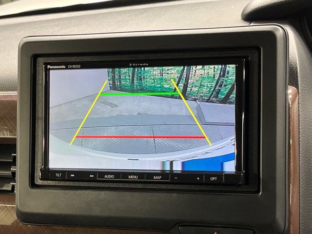 【バックカメラ】駐車時に後方がリアルタイム映像で確認できます。大型商業施設や立体駐車場での駐車時や、夜間のバック時に大活躍!運転スキルに関わらず、今や必須となった装備のひとつです!