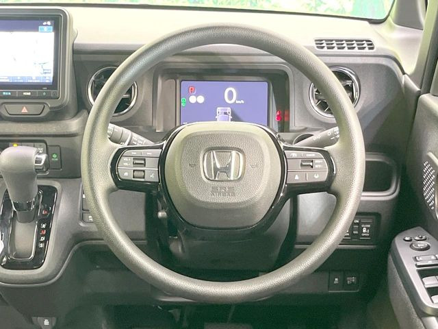 【ステアリングスイッチ】運転中、前方から目線をそらすことなく、オーディオ等の操作が可能な便利機能!安心&快適なドライブを演出してくれます♪