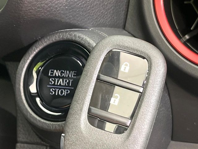 �yHonda�X�}�[�g�L�[�z�J�o����|�P�b�g�ɓ��ꂽ�܂܂ł��h�A�̎{���E�������\�ȃX�}�[�g�L�[�𑕔��B�G���W���̃I���E�I�t�����J�M�����o���K�v����������Ƃ��Ă��֗��ł���