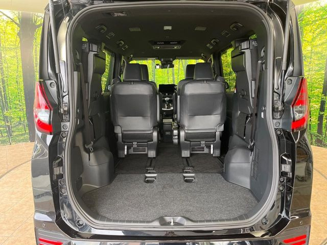 普段のお買い物や通勤、送迎等に十分な荷室スペースを確保しております。セカンドシートを倒すと、大きな荷物の積載も可能です♪