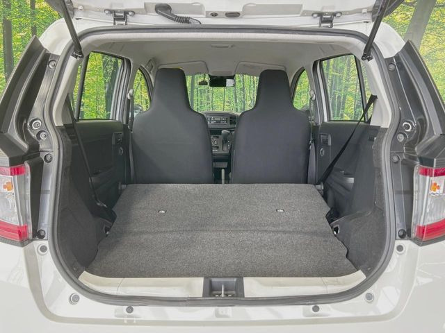 普段のお買い物や通勤、送迎等に十分な荷室スペースを確保しております。セカンドシートを倒すと、大きな荷物の積載も可能です♪