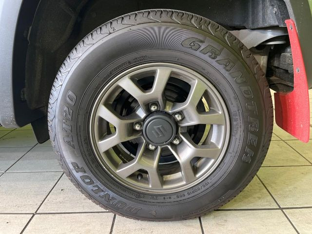 �y����15�C���`�A���~�z�C�[���z�O�ςɃ}�b�`���������A���~�z�C�[���𑕒����Ă���܂��B�e��ЊO�A���~�z�C�[����A�X�^�b�h���X�^�C�����戵�����Ă���܂��B���񂲑��k����������