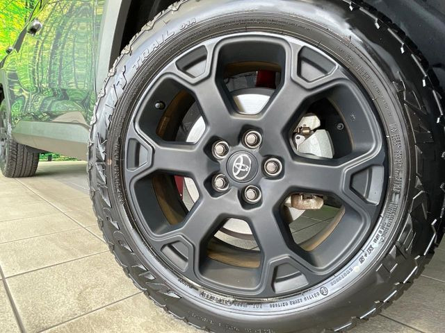 �y����18�C���`�A���~�z�C�[���z�O�ςɃ}�b�`���������A���~�z�C�[���𑕒����Ă���܂��B�e��ЊO�A���~�z�C�[����A�X�^�b�h���X�^�C�����戵�����Ă���܂��B���񂲑��k����������