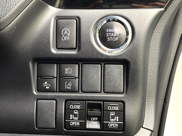 【両側パワースライドドア】スマートキーや運転席のスイッチで後席両側スライドドアの開閉が可能♪電動だから力を入れてドアを開ける必要が無く、小さなお子様でも簡単に開け閉めでき快適です♪