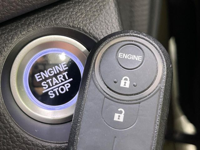 �yHonda�X�}�[�g�L�[�z�J�o����|�P�b�g�ɓ��ꂽ�܂܂ł��h�A�̎{���E�������\�ȃX�}�[�g�L�[�𑕔��B�G���W���̃I���E�I�t�����J�M�����o���K�v����������Ƃ��Ă��֗��ł���