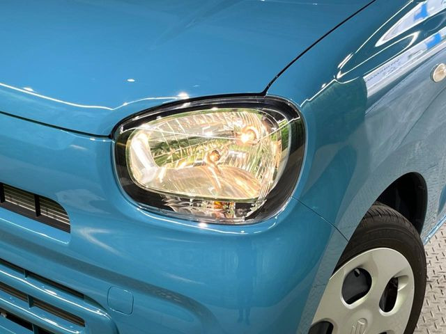 �C���e���A�ɍ��킹���f�U�C���̃X�e�A�����O�́A�^�]�������̂��Ƃ��l���A�^�]���₷���`��A�傫���ł��B�����x�A���ۂɐG���Ă��m���߂��������B