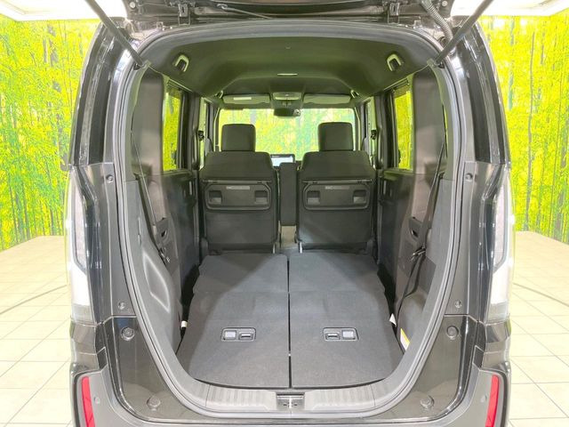 普段のお買い物や通勤、送迎等に十分な荷室スペースを確保しております。セカンドシートを倒すと、大きな荷物の積載も可能です♪