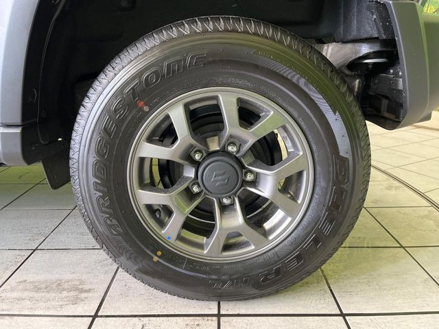 �y����15�C���`�A���~�z�C�[���z�O�ςɃ}�b�`���������A���~�z�C�[���𑕒����Ă���܂��B�e��ЊO�A���~�z�C�[����A�X�^�b�h���X�^�C�����戵�����Ă���܂��B���񂲑��k����������
